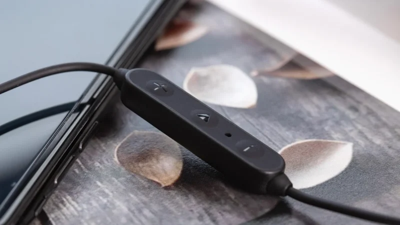 (Black) Business Clip-On bluetooth Earphone BT5.0 Noise Reduction Call Vibration Flexible Collar-clip Wireless Headphones with Mic