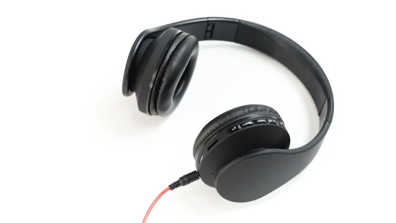(Black) TWS bluetooth Headset BT5.0 Wireless Headphone LED Long Life HiFi Stereo Powerful Bass Low latency Earphone with Mic