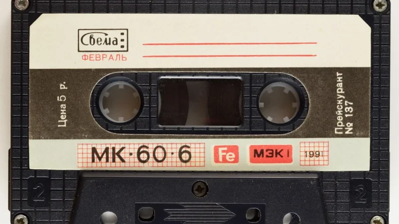 Casio XR-12RD1 Black on red label-making tape