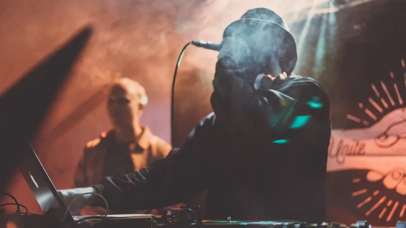 Streaming HD Webcam, ITSHINY 2K Webcam with Ring Light & Dual Microphone,USB Adjustable Brightness Web Camera Windows Laptop Desktop Gaming Xbox Zoom